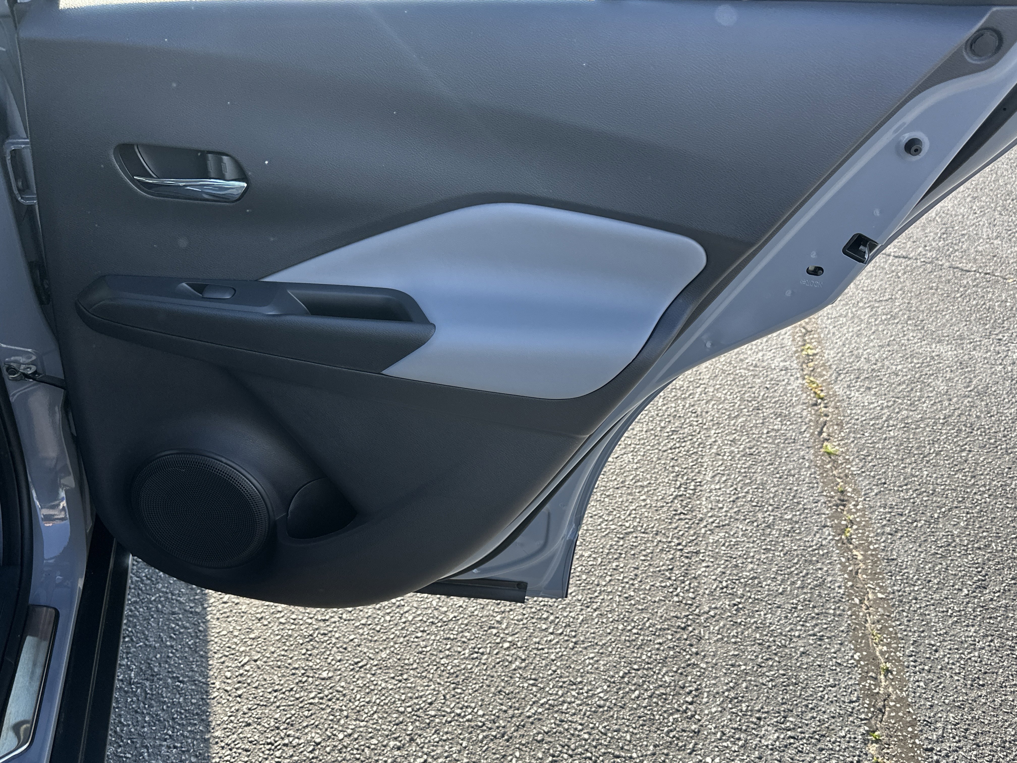 Used 2023 Gray/Super Black Nissan SR image 17
