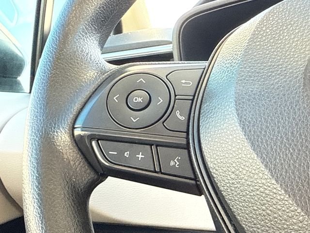 Used 2022 White Toyota LE image 26