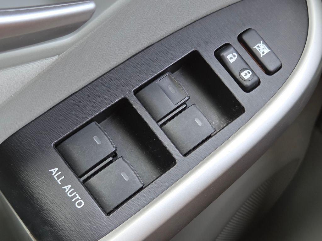 Used 2014 Beige Toyota Three image 29