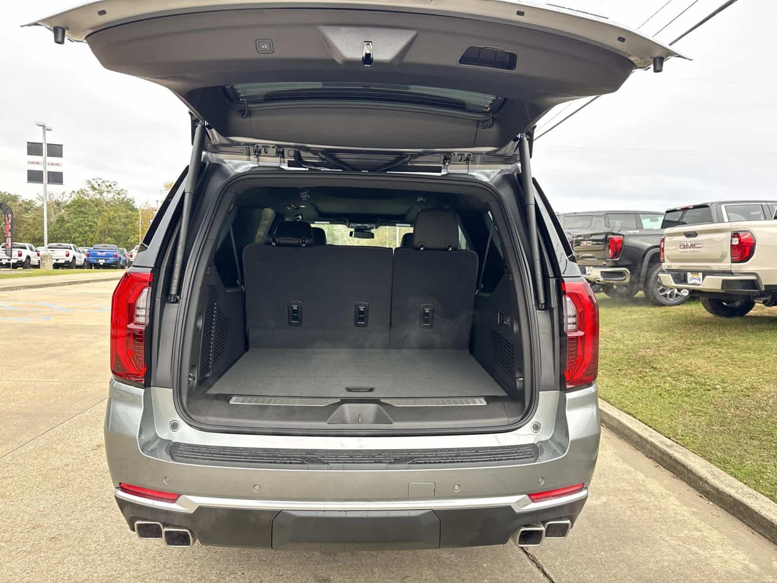 2026 GMC Yukon XL Denali - Photo 7