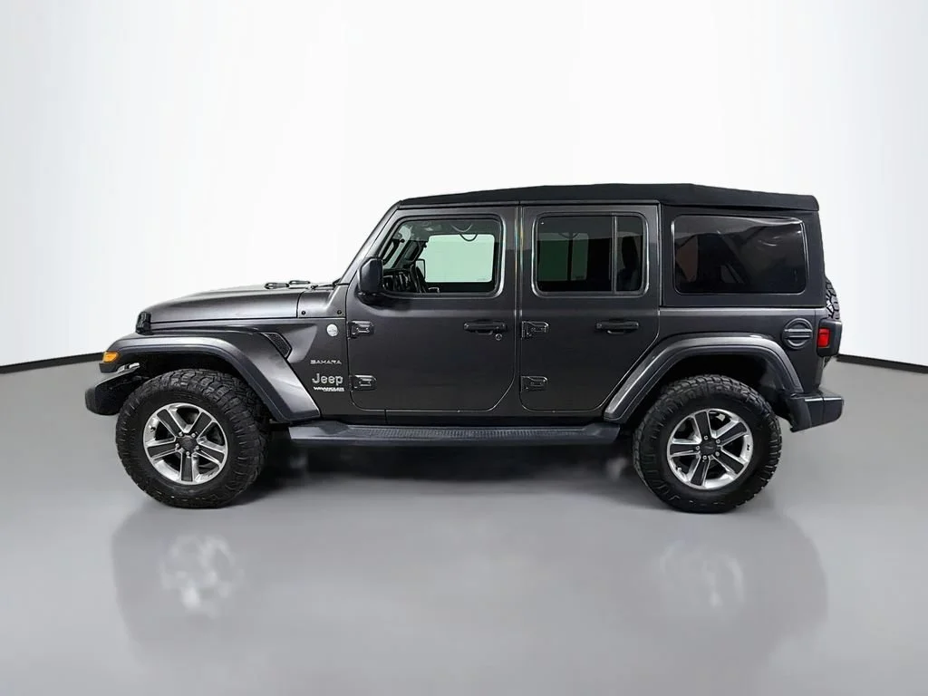 Used 2019 Granite Crystal Jeep Sahara image 9