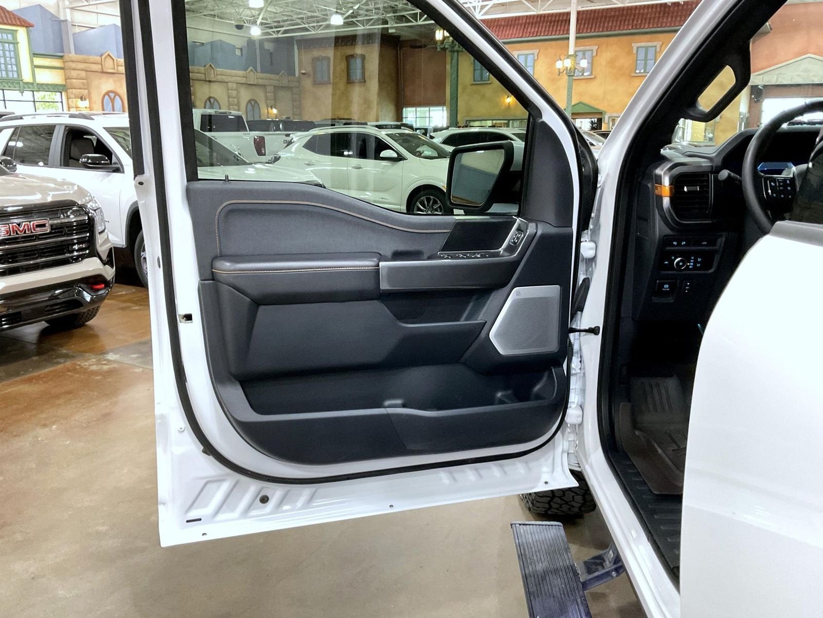 Used 2023 White Ford Tremor image 9