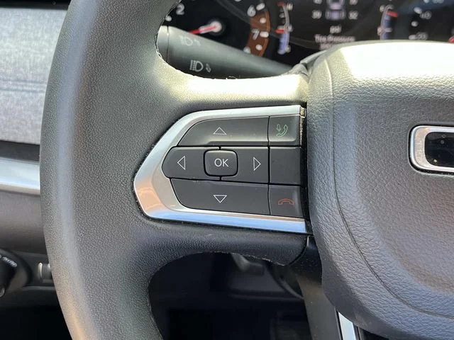 Used 2025 Black Jeep Latitude image 26