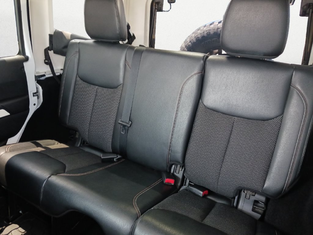 Used 2016 White Jeep Unlimited Sahara image 9
