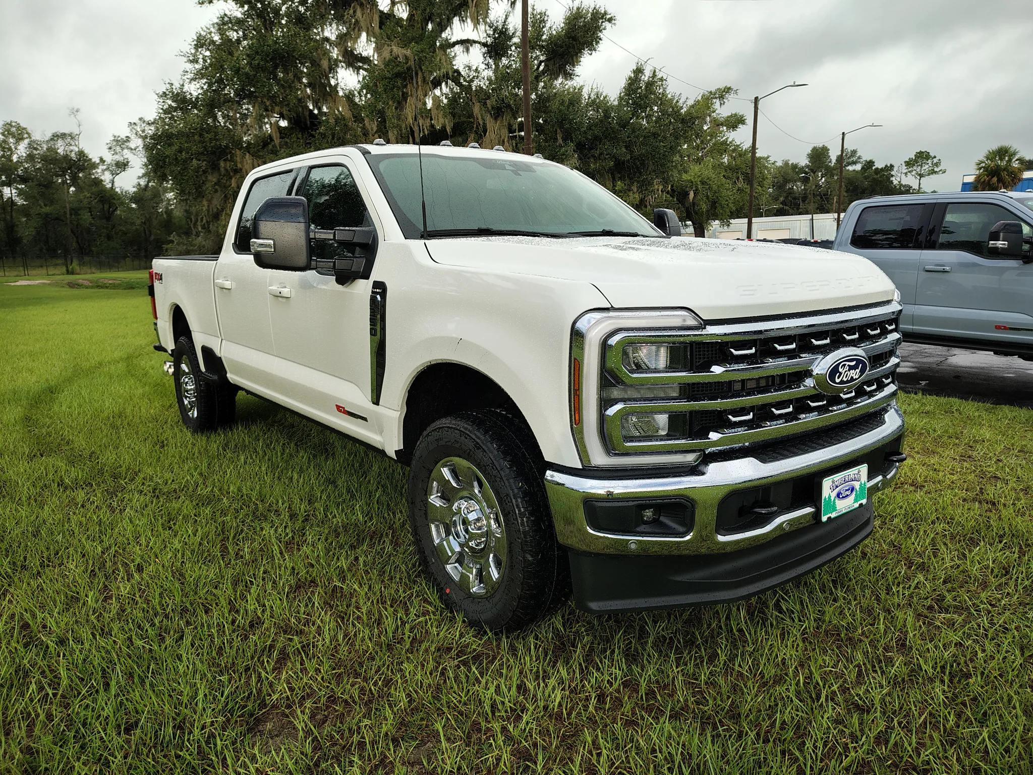 New 2027 Star White Metallic Tri-Coat Ford F-350® Lariat® image 10