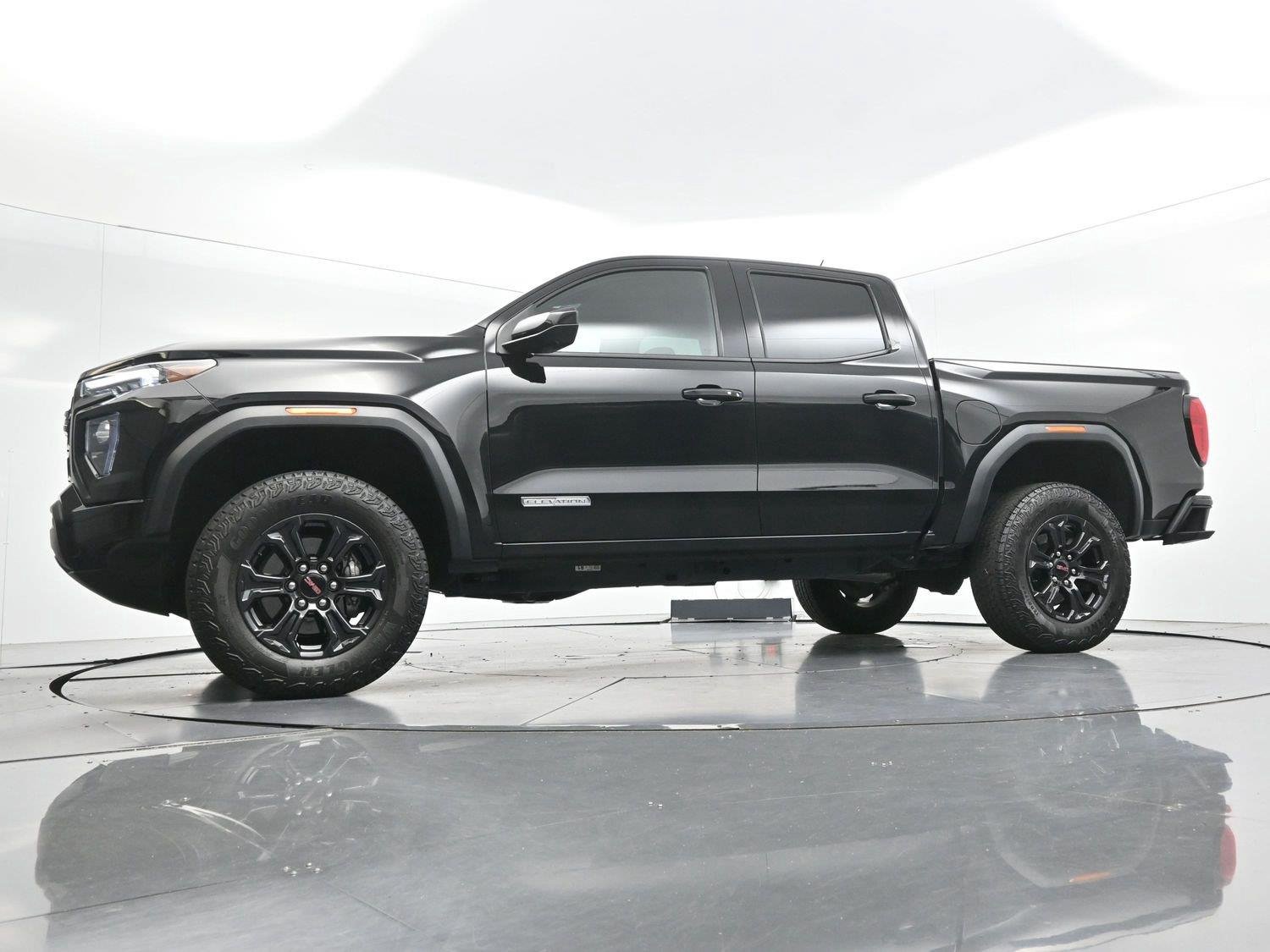 Used 2025 Onyx Black GMC Elevation image 45