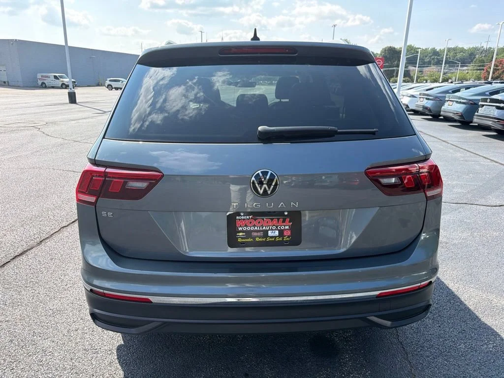 Used 2022 Platinum Gray Metall Volkswagen SE image 6
