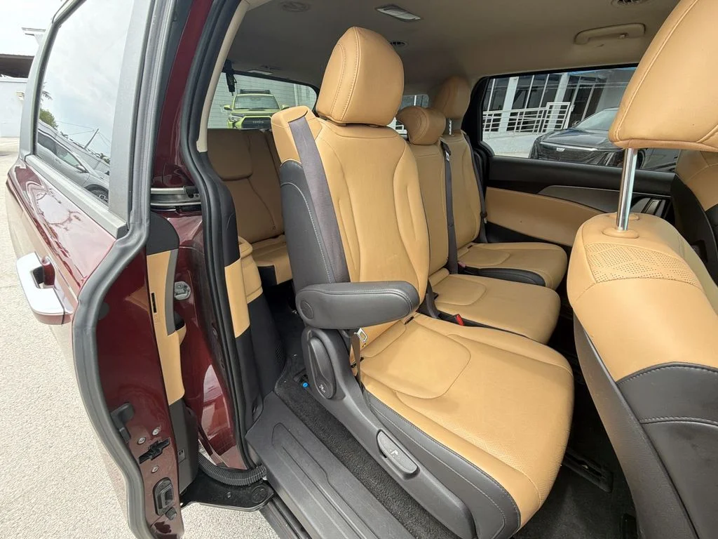 Used 2024 Red Kia LX image 34