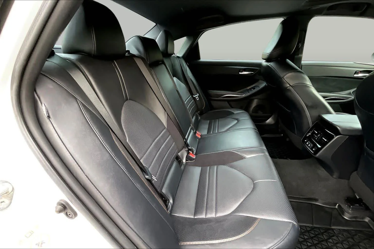 Used 2019 Wind Chill Pearl Toyota Touring image 21