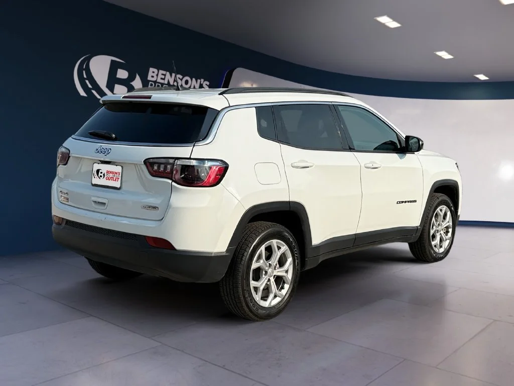 Used 2024 White Jeep Latitude image 5
