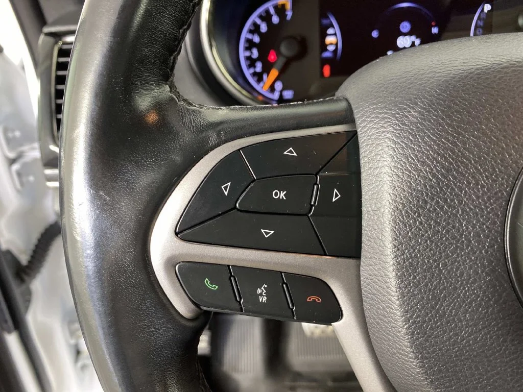 Used 2019 Bright White Clearcoat Jeep High Altitude image 15