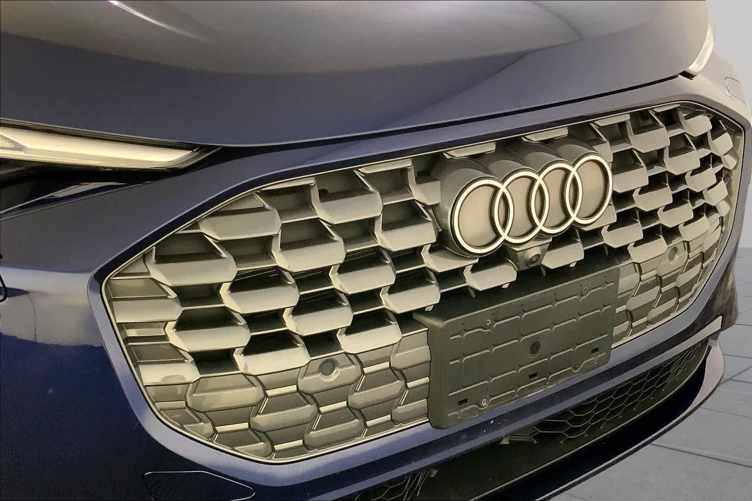 Used 2025 Navarra Blue Metallic Audi Premium image 32