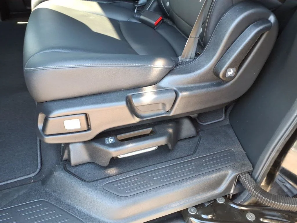 Used 2023 Black Honda EX-L image 20