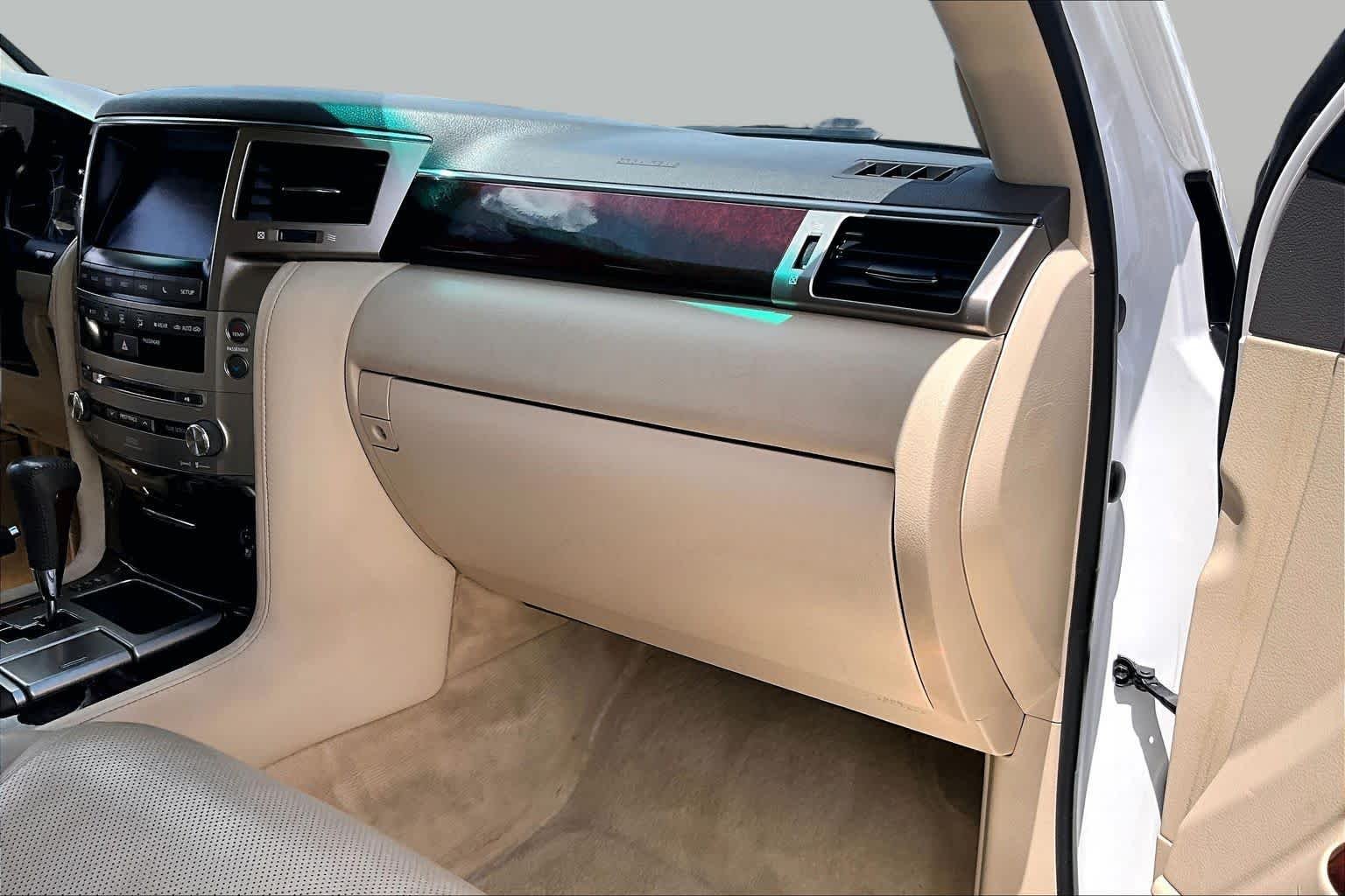 Used 2014 Starfire Pearl Lexus  image 16