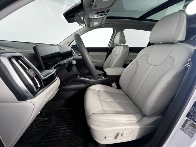 New 2026 White Kia S image 11