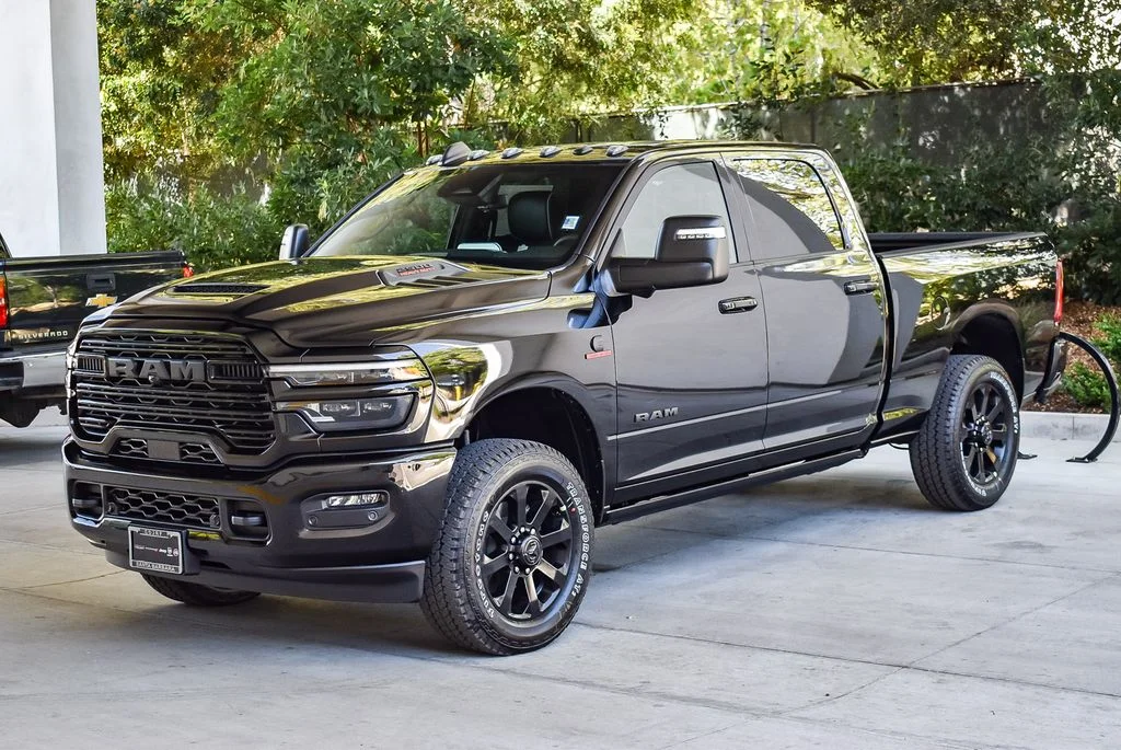 New 2026 Diamond Black Crystal Pearl-Coat Exterior Paint RAM Laramie image 3