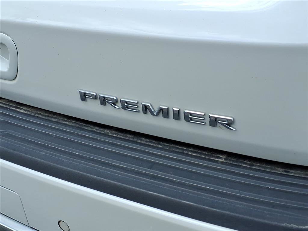Used 2023 Iridescent Pearl Tricoat Chevrolet Premier image 6
