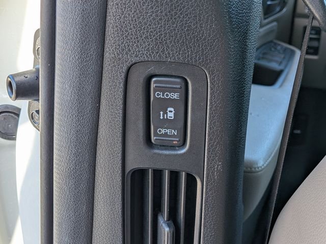 Used 2018 White Honda Touring image 17