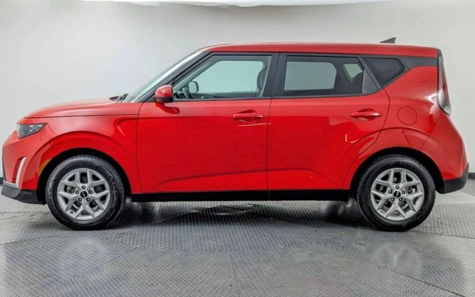 Used 2025 Red Kia LX image 19