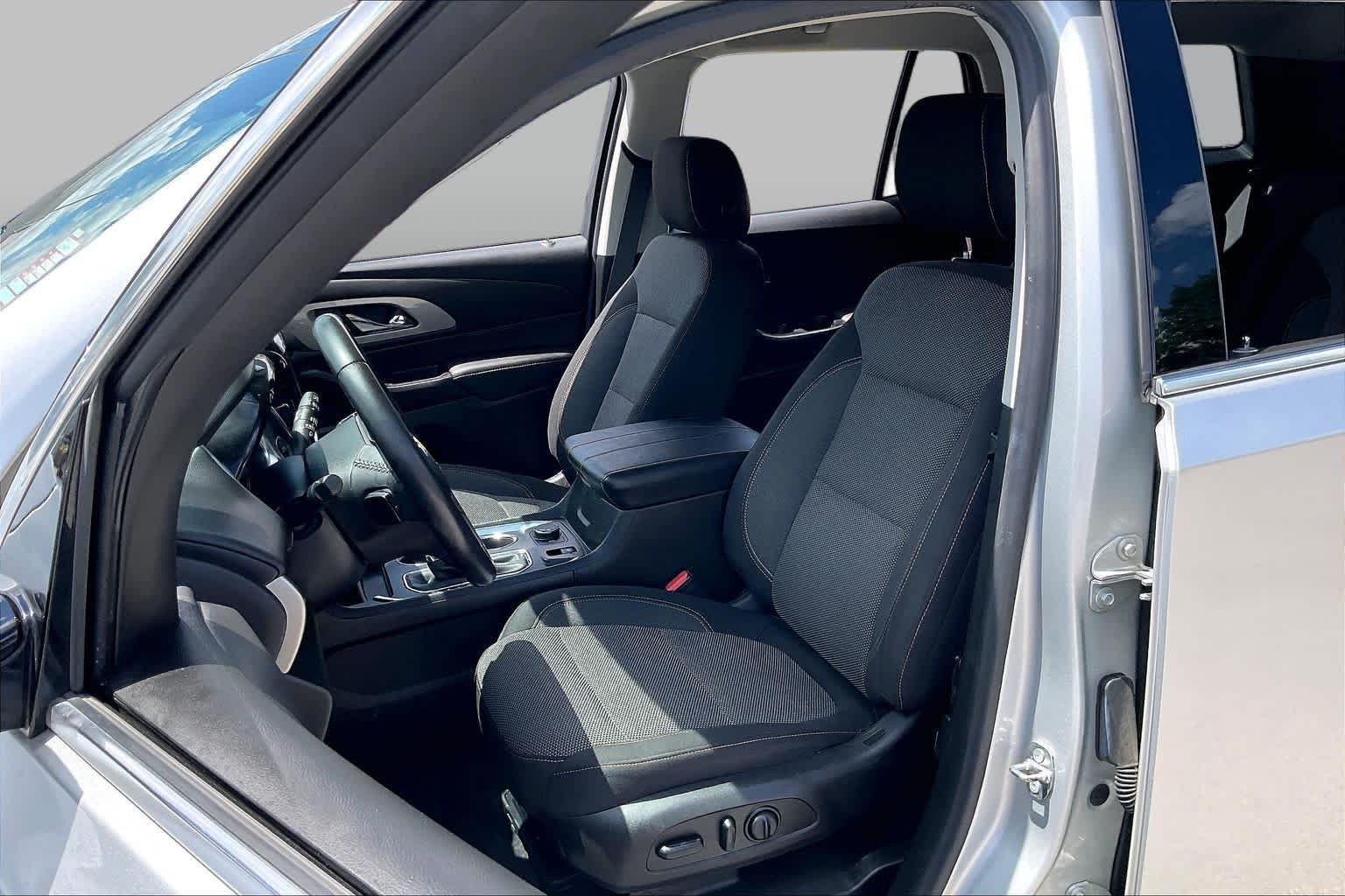 Used 2018 SILVER ICE METALLIC Chevrolet LT Cloth image 6