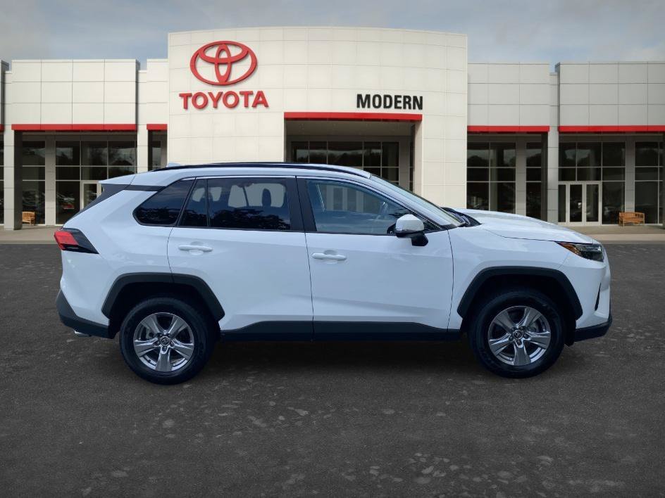 Used 2025 Ice Toyota XLE image 4