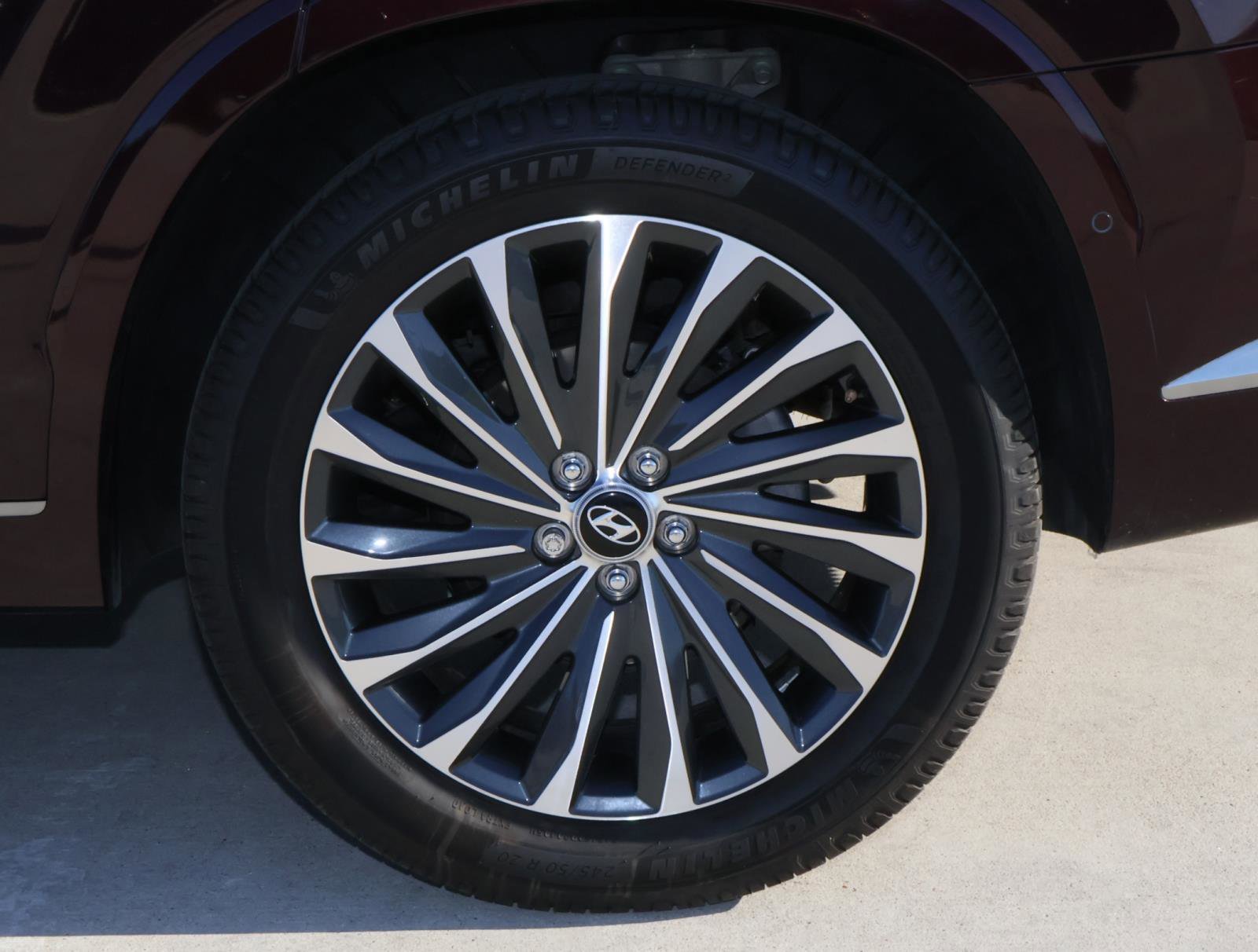 Used 2023 Sierra Burgundy Hyundai Calligraphy image 8