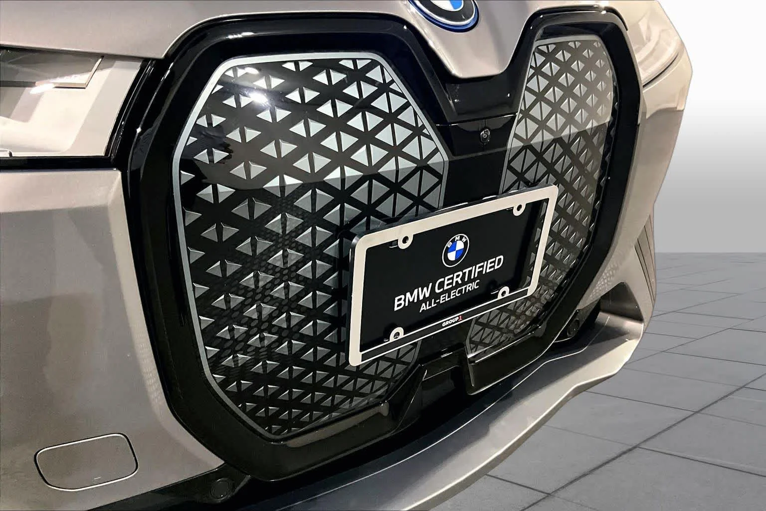 Used 2024 Oxide Grey Metallic BMW xDrive50 image 29