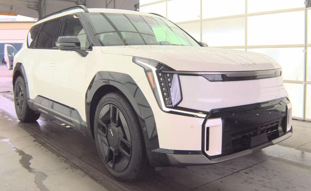 Used 2024 Kia EV9 GT-Line with VIN KNDAEFS51R6027932 for sale in Kansas City, KS