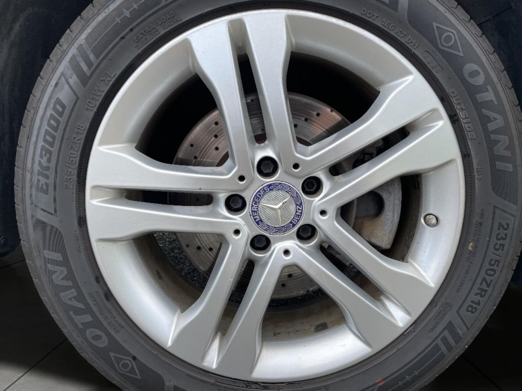 Used 2018 Gray Mercedes-Benz GLA 250 image 29