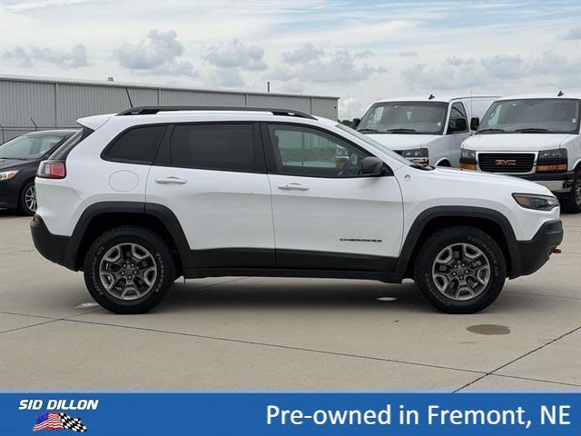 Used 2019 Bright White Clearcoat Jeep Trailhawk image 3