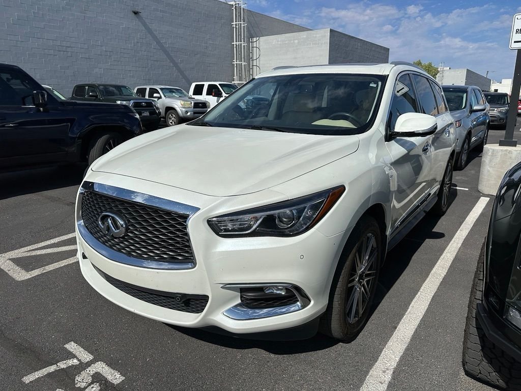Used 2017 White INFINITI Base image 3