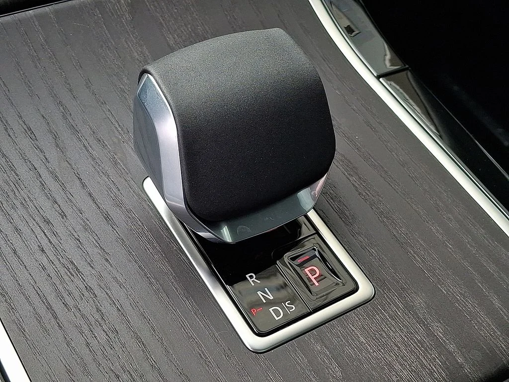 New 2026 Varesine Blue Land Rover Dynamic SE image 13