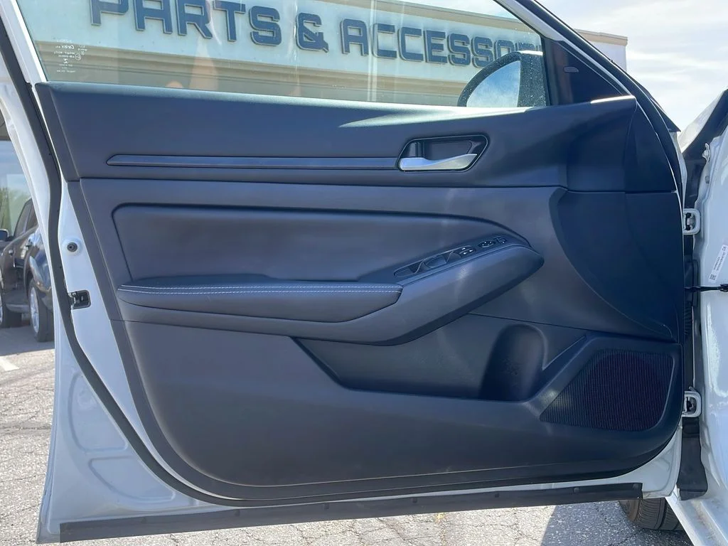 2025 Nissan Altima SV - Photo 10