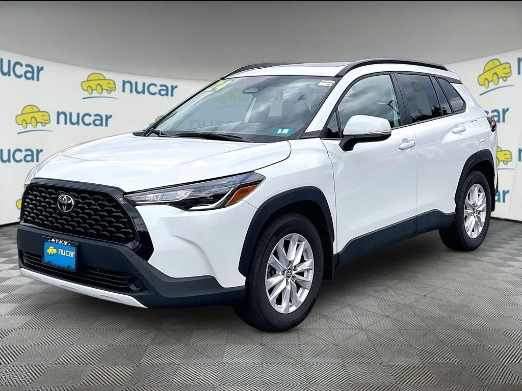 Used 2024 Wind Chill Pearl Toyota LE image 3