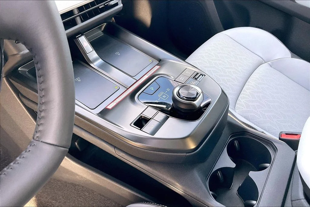 2026 Subaru Solterra Premium - Photo 7