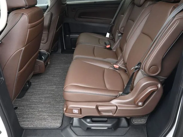 Used 2025 Platinum White Pearl Honda Touring image 33