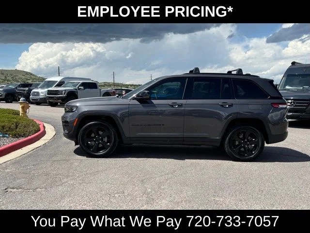 Used 2023 Gray Jeep Altitude X image 2