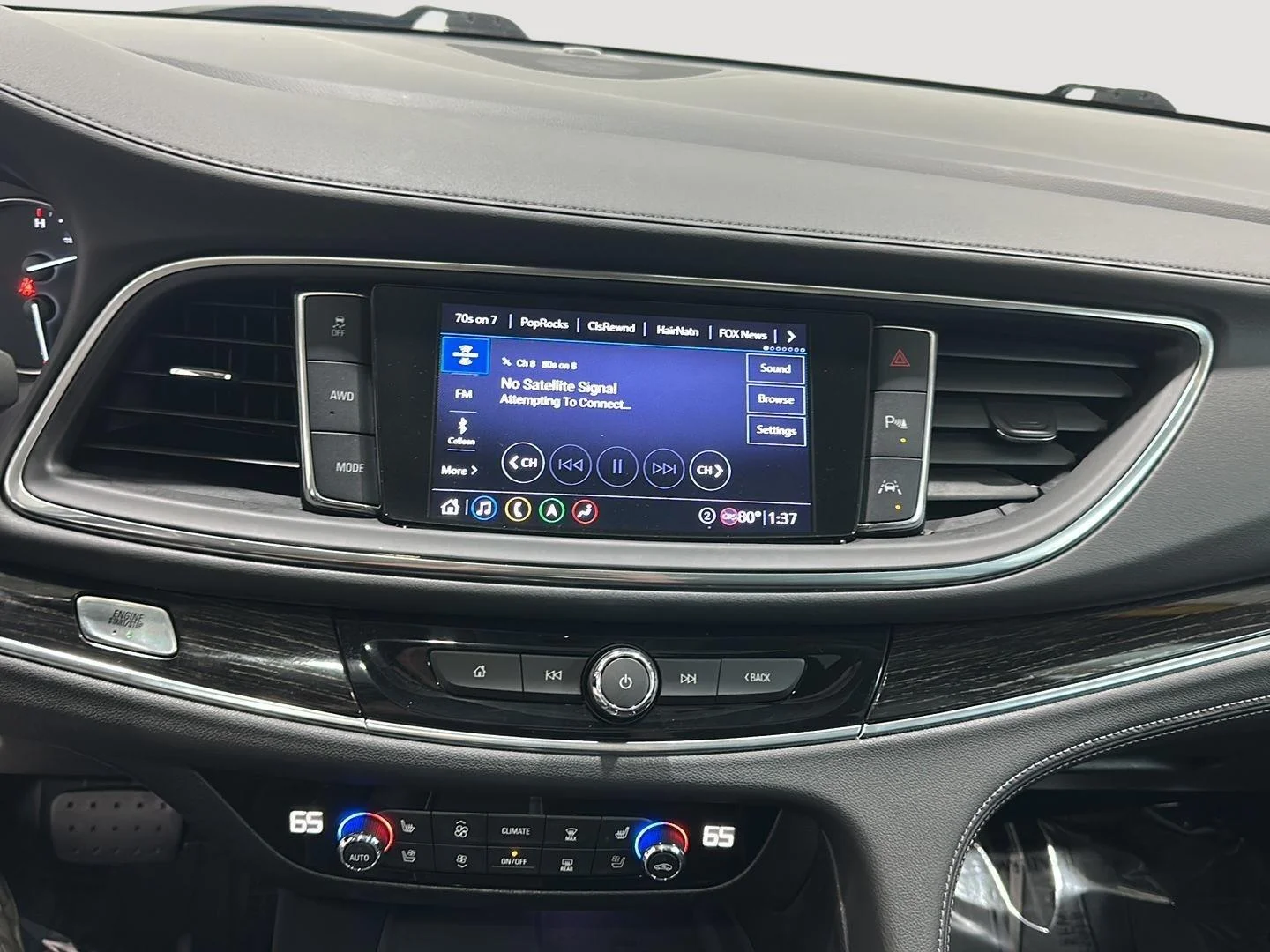 Used 2020 WHITE FROST TRICOAT Buick Avenir image 10