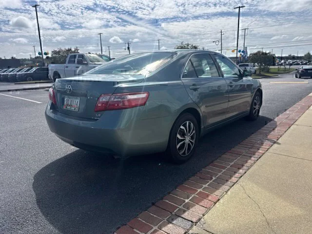 Used 2009 Green Toyota LE image 7