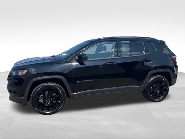 Used 2025 Black Jeep Latitude image 2