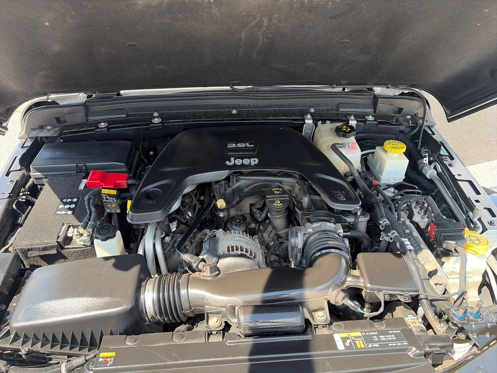 Used 2020 Crystal Metallic Jeep Overland image 22