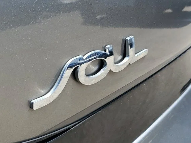 Used 2014 Gray Kia Base image 32