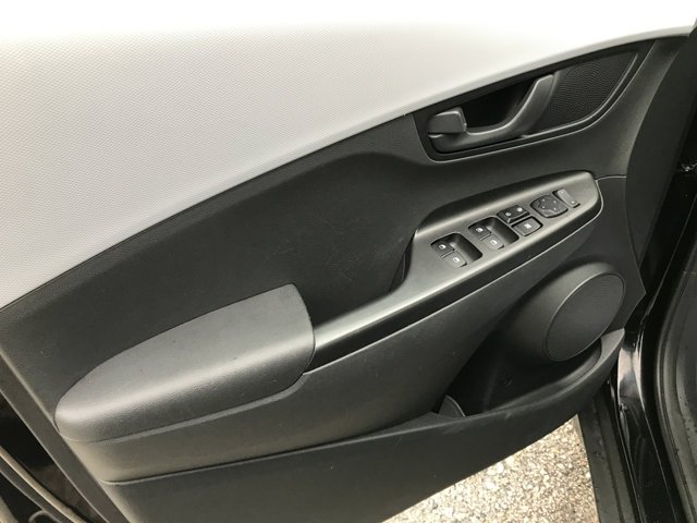 Used 2020 Ultra Black Hyundai SE image 10