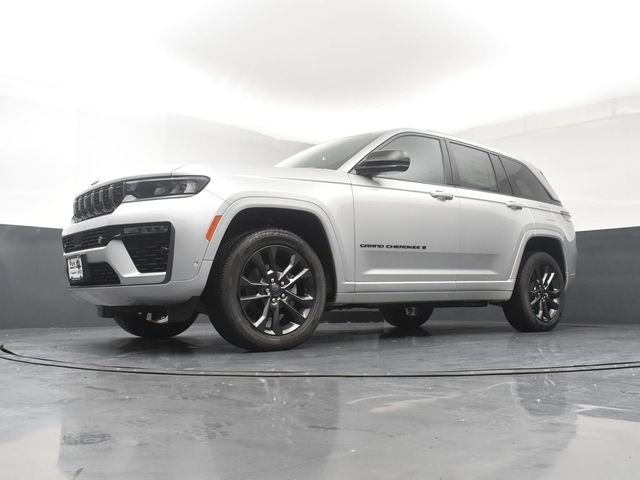 New 2026 Silver Zynith Exterior Paint Jeep Limited Reserve image 20