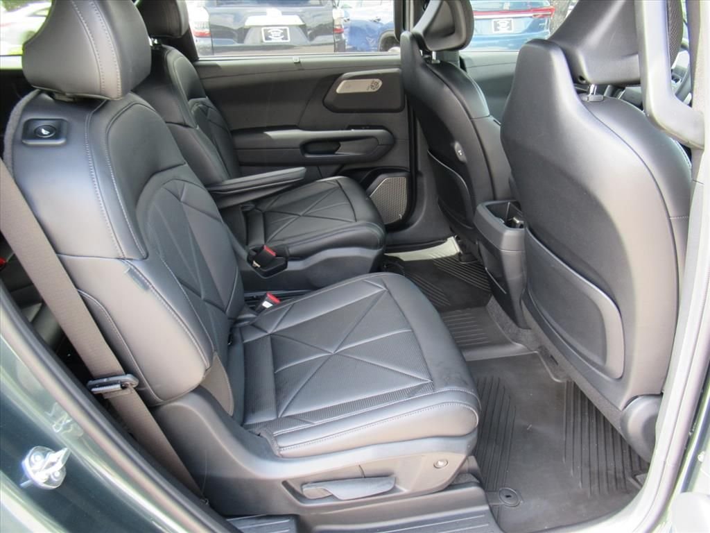 Used 2027 Black Kia SX image 28