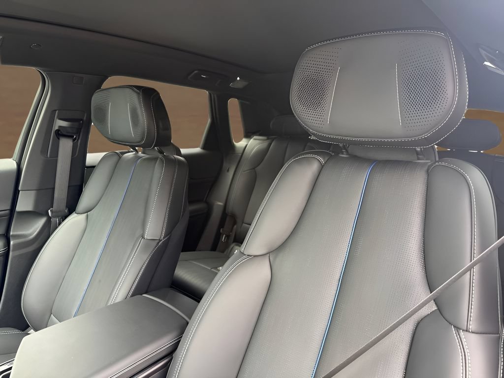 2027 Cadillac LYRIQ Premium Luxury - Photo 10