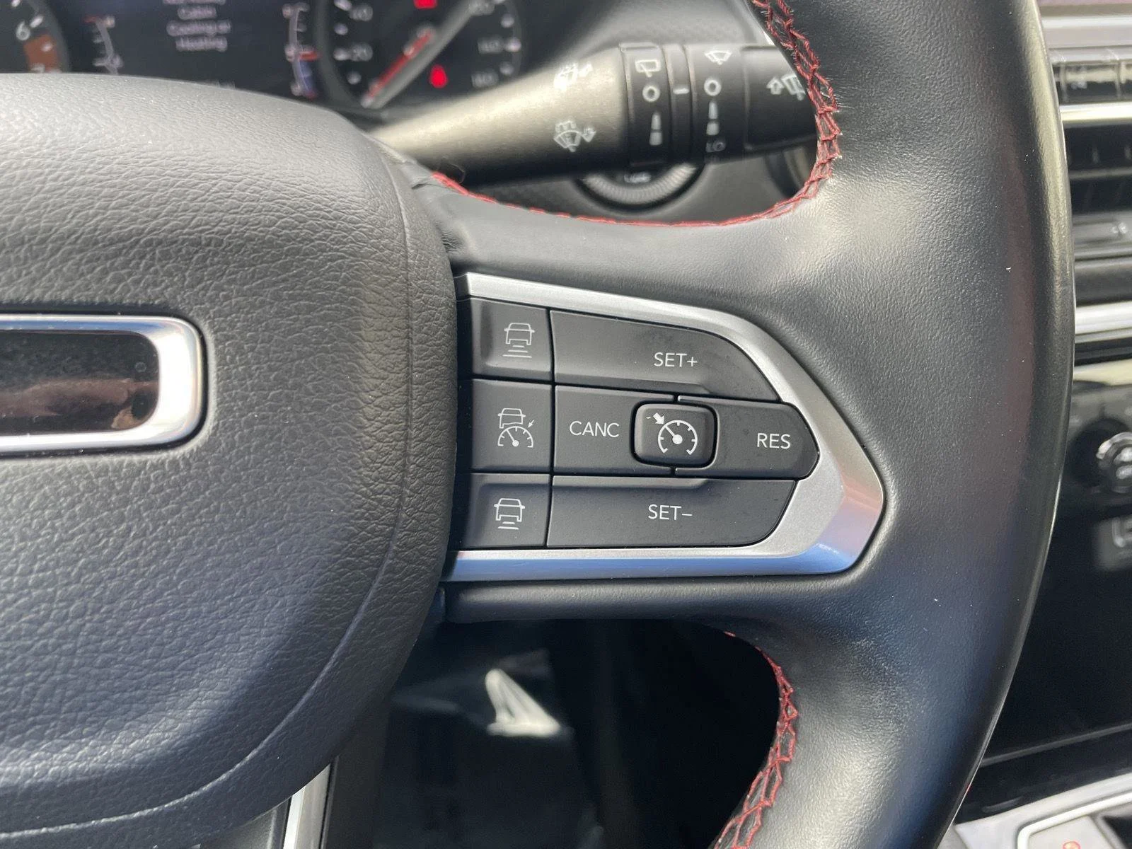 Used 2022 Diamond Black Crystal Pearlcoat Jeep Trailhawk image 14