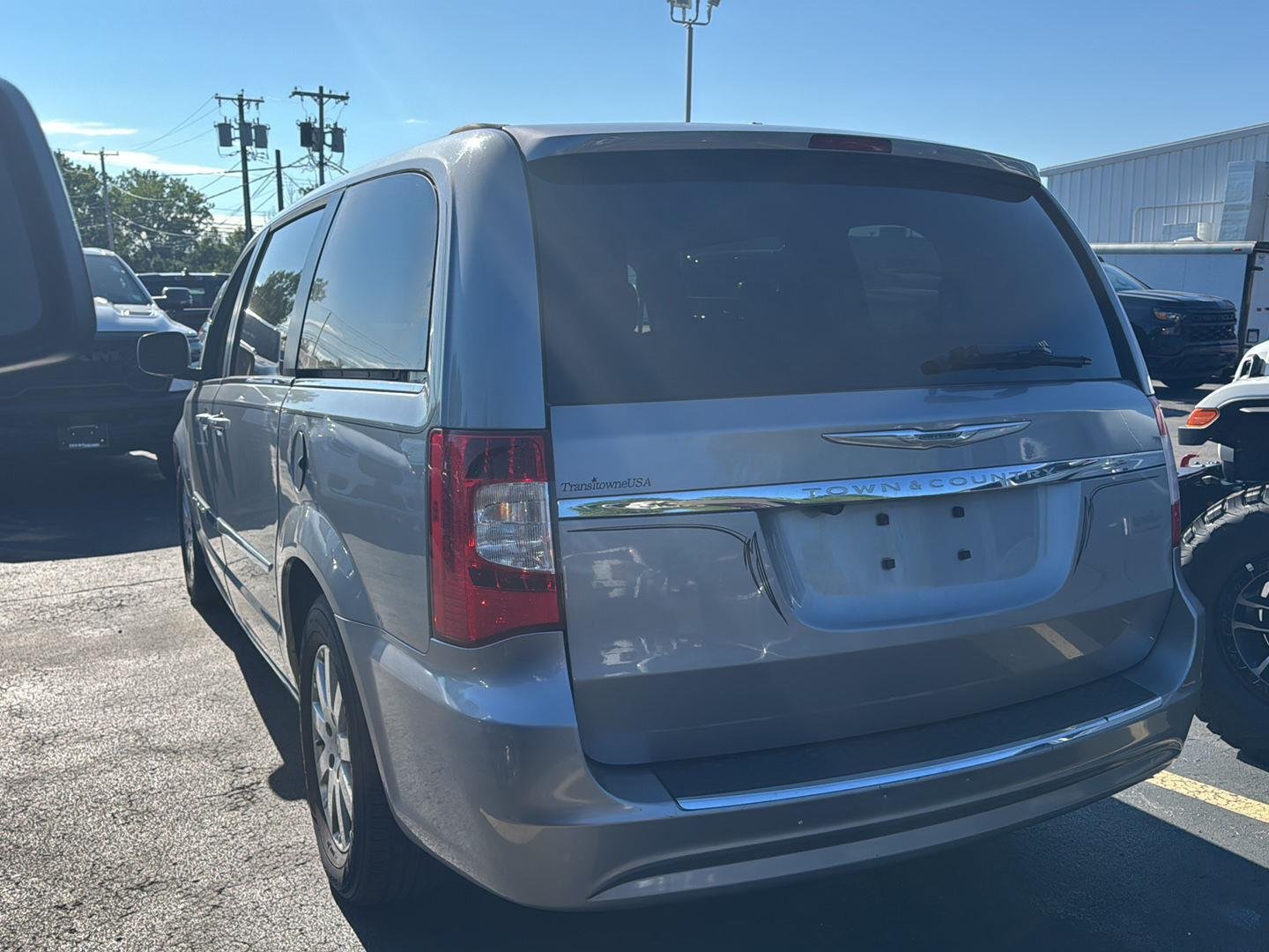 Used 2013 Billet Silver Metallic Chrysler Touring image 5