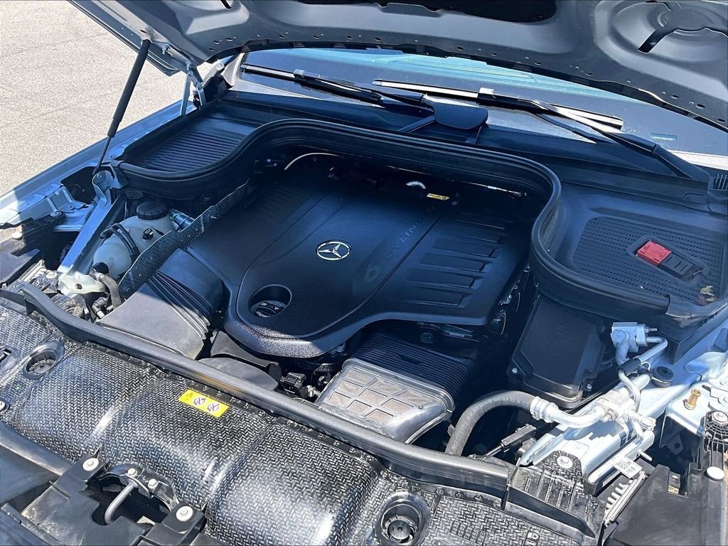 Used 2025 White Mercedes-Benz GLS 450 image 36