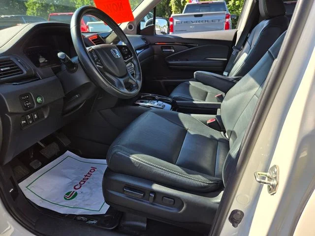 Used 2019 White Honda Touring image 10